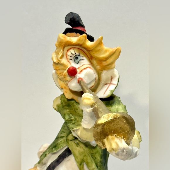 Duncan Royale Capodimonte Italy HOBO CLOWN PLAYING HORN 11" Collectible Figurine - Picture 5 of 10